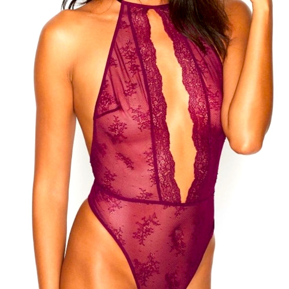 NEW VERY SEXY Keyhole Lace Teddy Small FE6 Berry Red